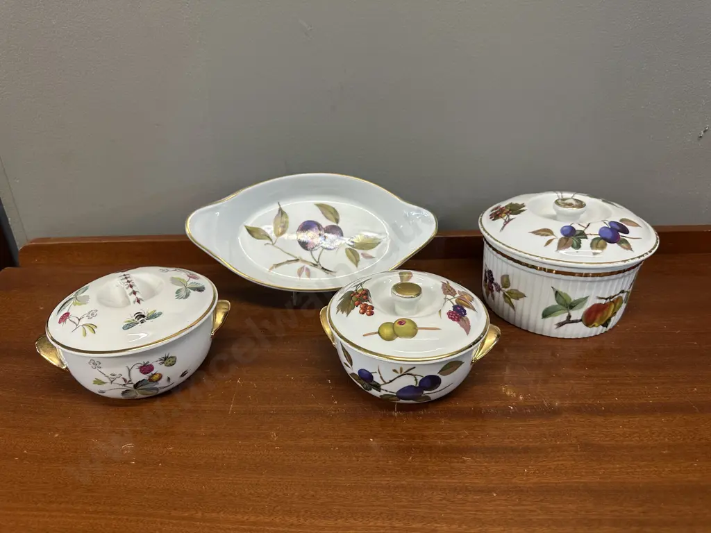 Royal Worcester Evesham Gold Lidded Dishes, Oval Serving Dish & Strawberry Fair Covered Dish Image 1++