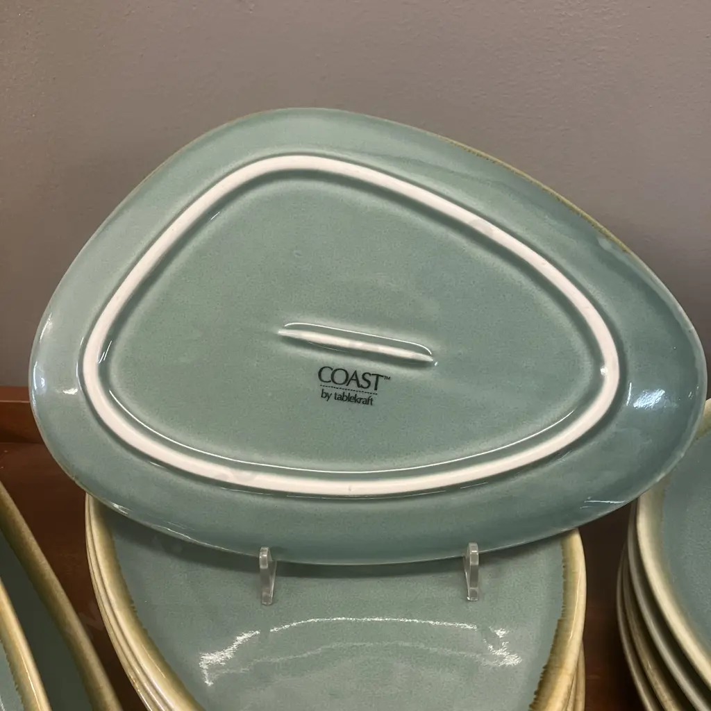 Tablekraft Coast x 13  - Aqua Green Triangular & Round Plates With Rectangular Platters Image 1++