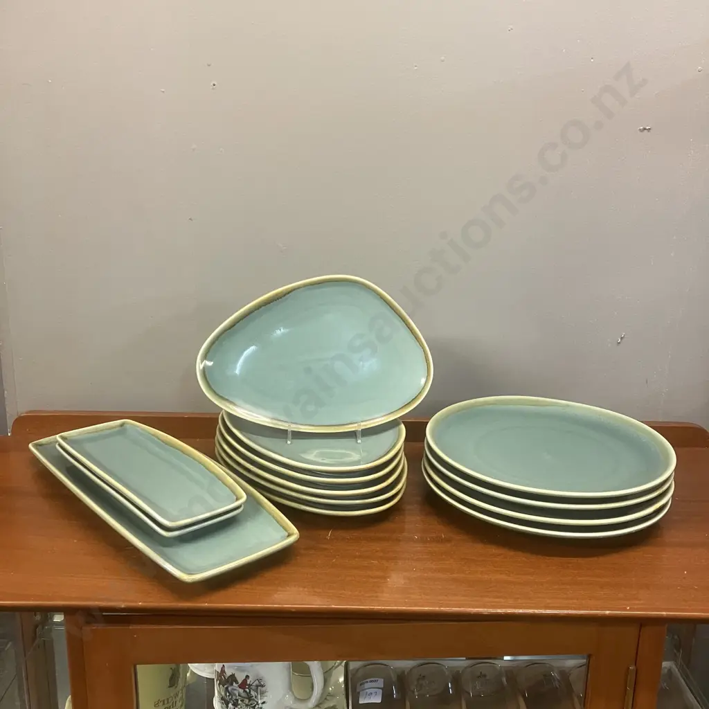 Tablekraft Coast x 13  - Aqua Green Triangular & Round Plates With Rectangular Platters Image 1++