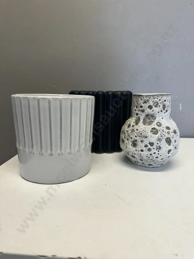 Planter Pots x2 Including N.E.D. With Vase Image 1++