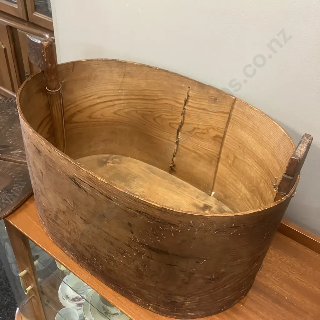 19th Century Scandinavian Folk Art  Svepask / Tine Box. H33 W54 D36cm Image 1++