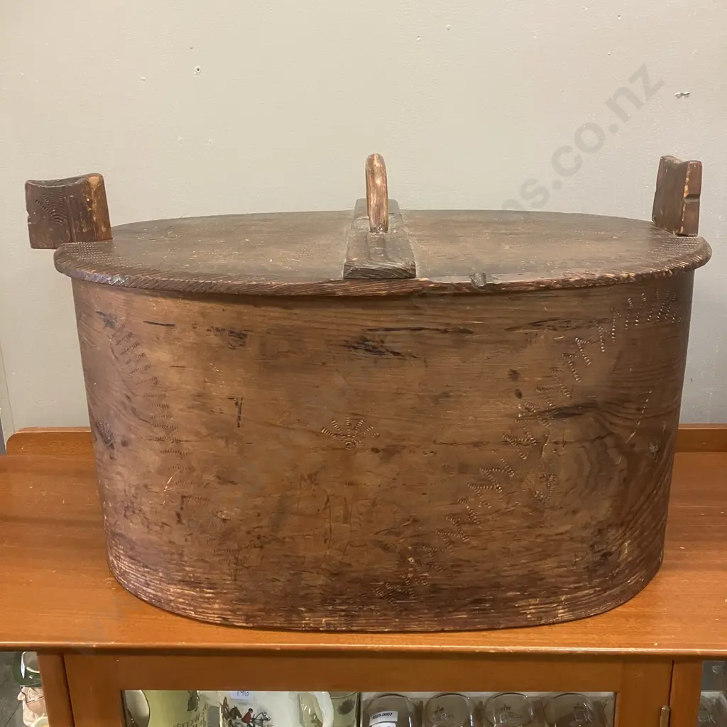 19th Century Scandinavian Folk Art  Svepask / Tine Box. H33 W54 D36cm Image 1++