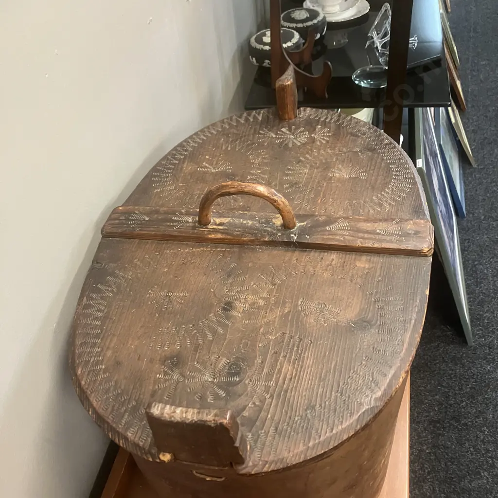 19th Century Scandinavian Folk Art  Svepask / Tine Box. H33 W54 D36cm Image 1++