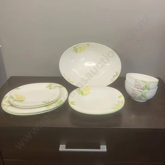 Villeroy & Boch Green Garland Dinnerware x 8 With a Large 32 x 26cm Serving Bowl