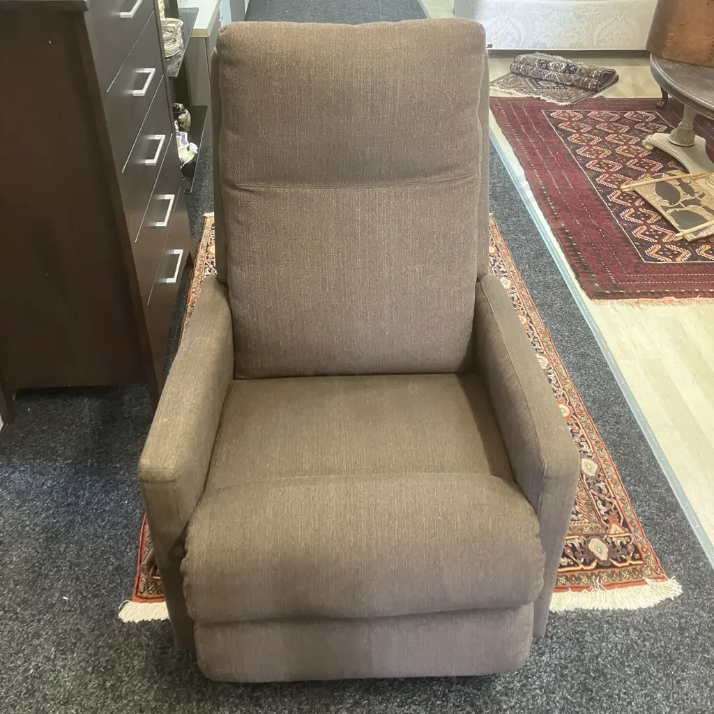 Pair of Brown Fabric Lazyboy Chairs Image 1++
