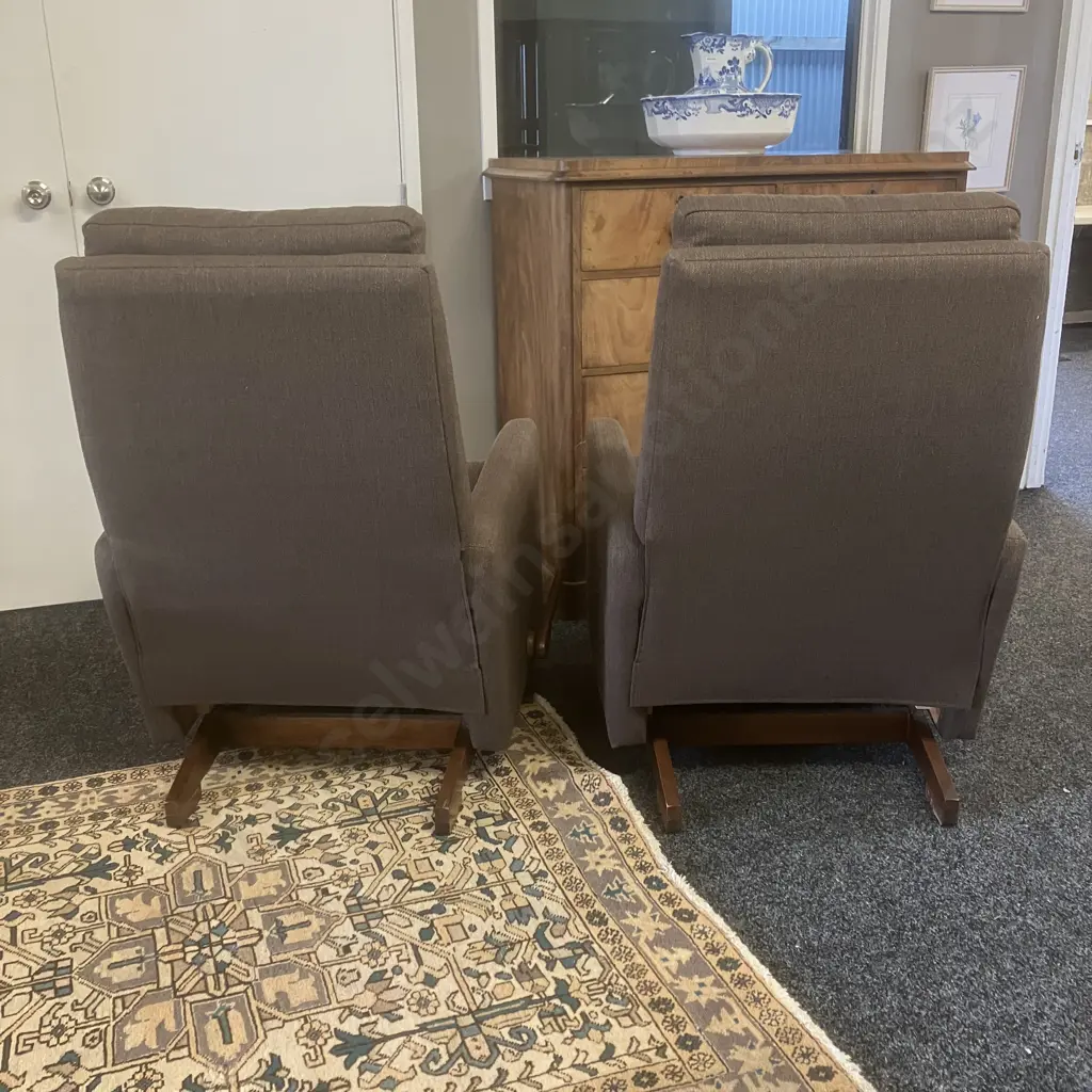 Pair of Brown Fabric Lazyboy Chairs Image 1++