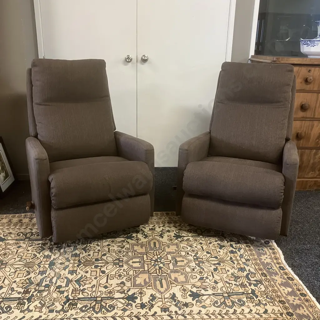 Pair of Brown Fabric Lazyboy Chairs Image 1++