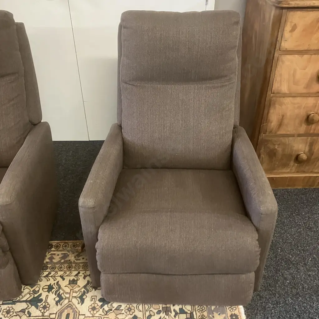 Pair of Brown Fabric Lazyboy Chairs Image 1++
