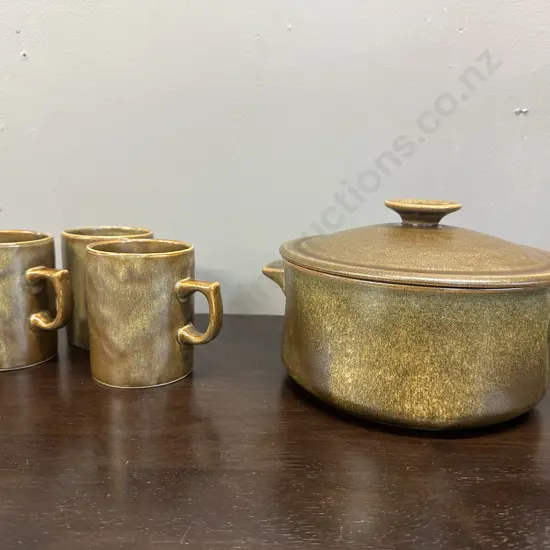 Temuka Lidded Casserole Dish & Coffee Mugs x3