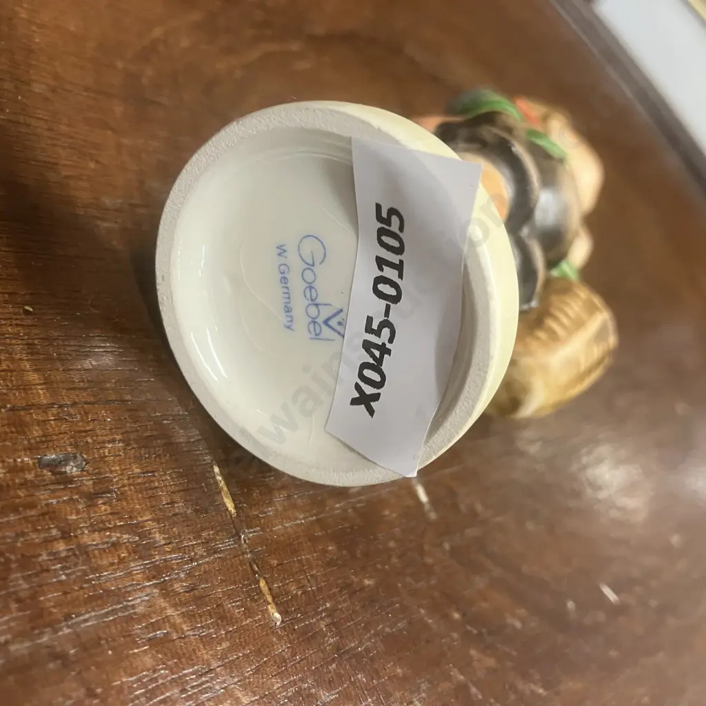 Vintage Goebel Hummel Little Lad Shopping #51 3/0 H10cm. Image 1++