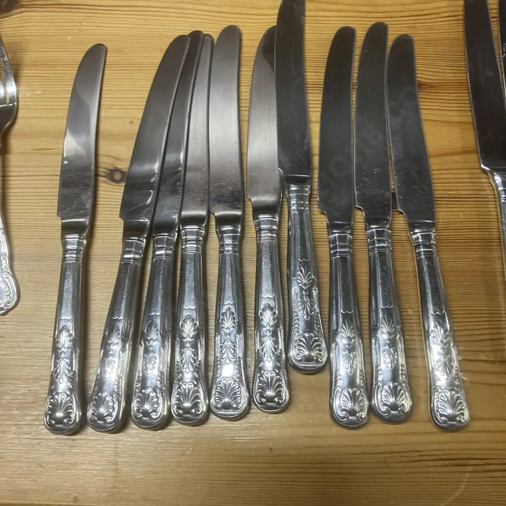 104 Pieces of Flatware Including Viners Kings Pattern Image 1++