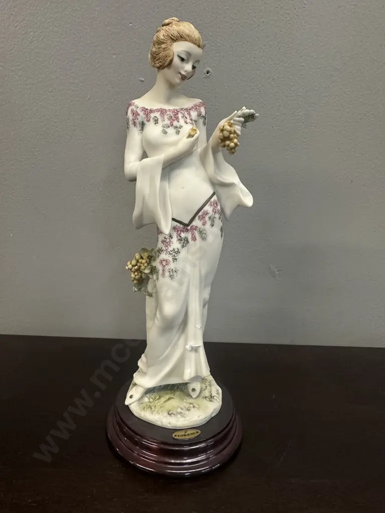 Giuseppe Armani 'Arianna'  Signed Porcelain Figurine H26cm. Image 1++