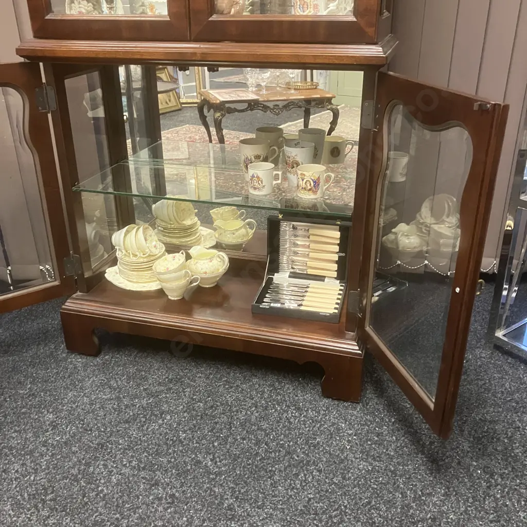 Mahogany 4 Door Display Cabinet. Shaped Bevelled Glass, Mirror Backed, Glass Shelves. Fretwork & Carved H218 W86.5 D36cm Image 1++