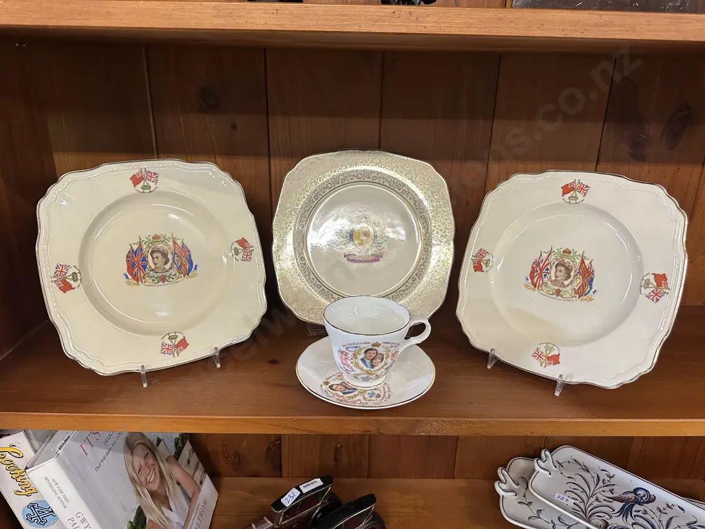 Royalty Souvenir Plates & Duo Including Alfred Meakin, Crown Trent Etc Image 1++