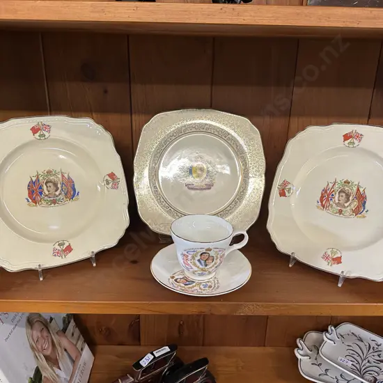 Royalty Souvenir Plates & Duo Including Alfred Meakin, Crown Trent Etc