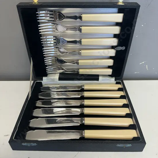 Vintage Boxed Set Of Fish Cutlery Knives & Forks 