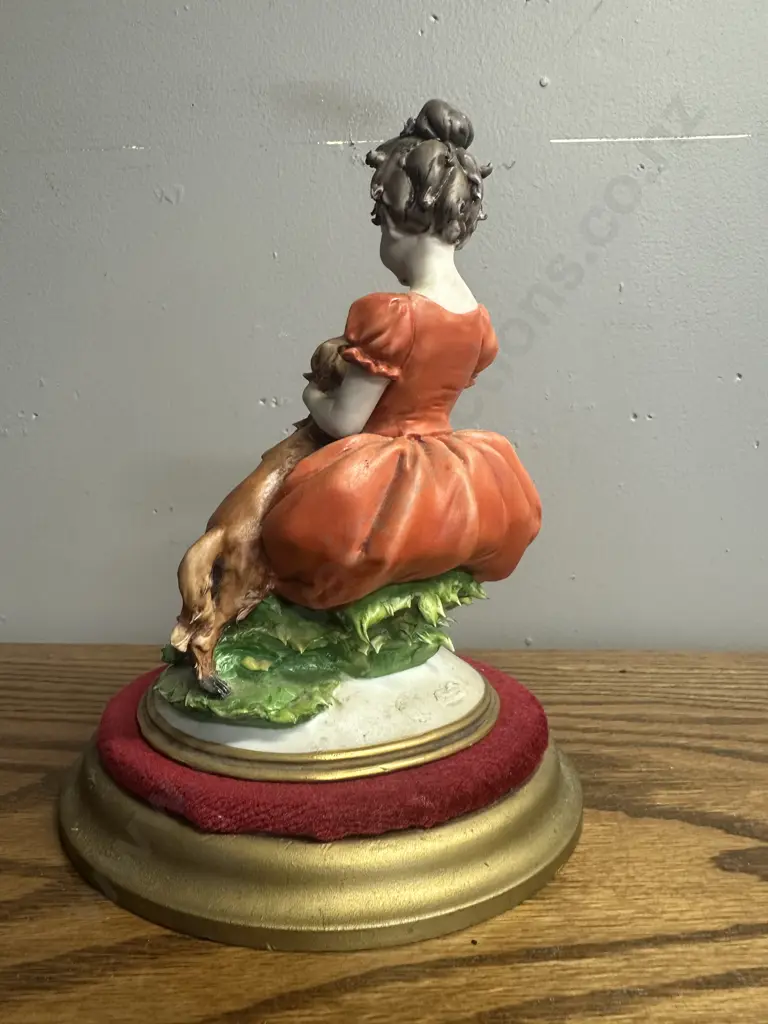 Capodimonte Porcelain Figurine Lady With Dog Figurine H20cm. Image 1++