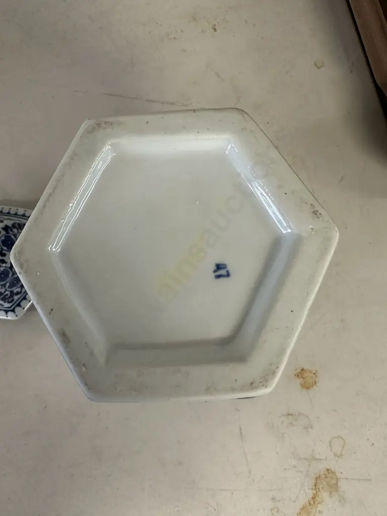 Blue & White Lidded Ginger Jar H35cm. Image 1++