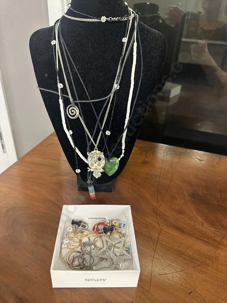 Assorted Jewellery Image 1++