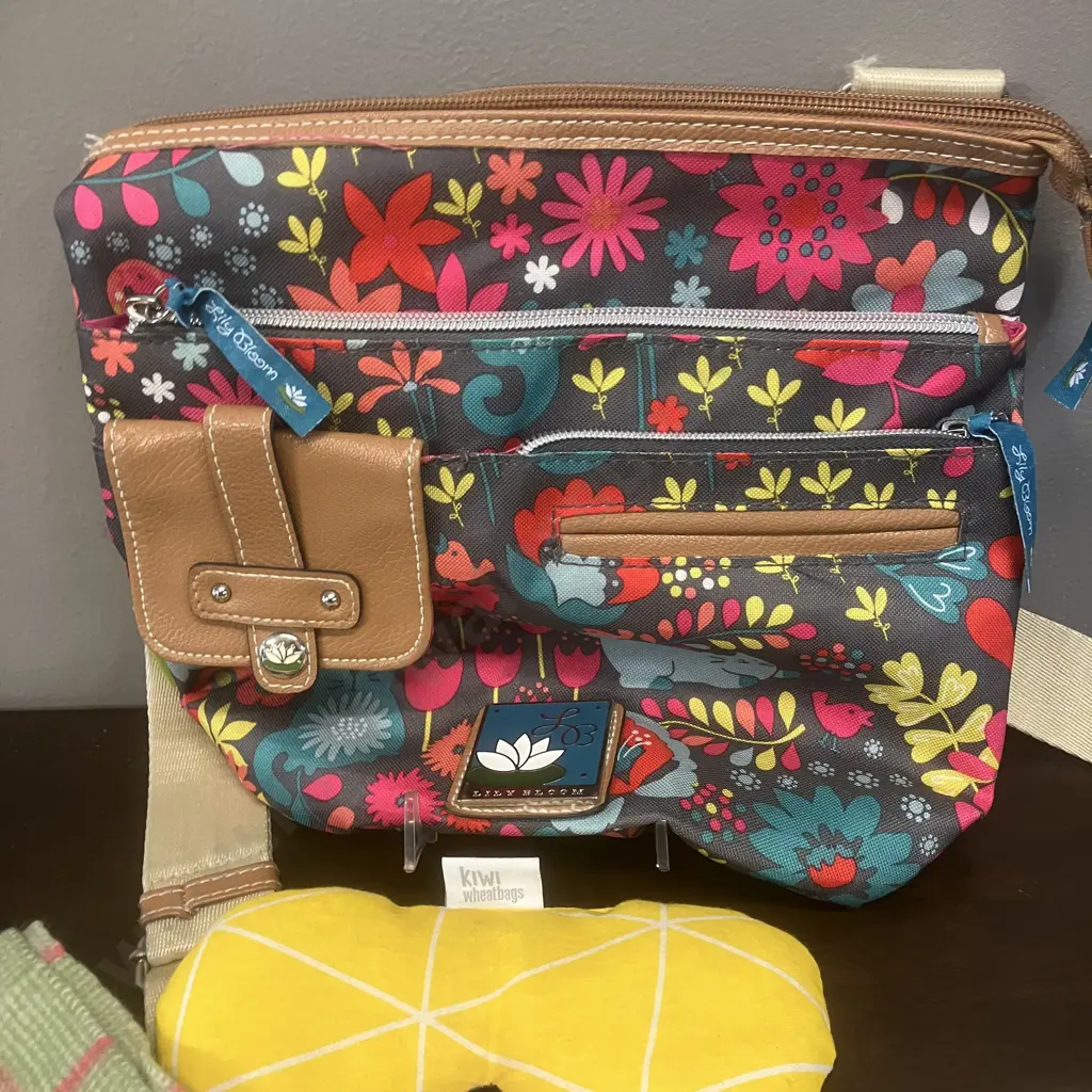 Johnsons (Scotland) Cashmere Scarf, Lily Bloom Handbag, Kiwi Wheatbags Wheatbag Image 1++