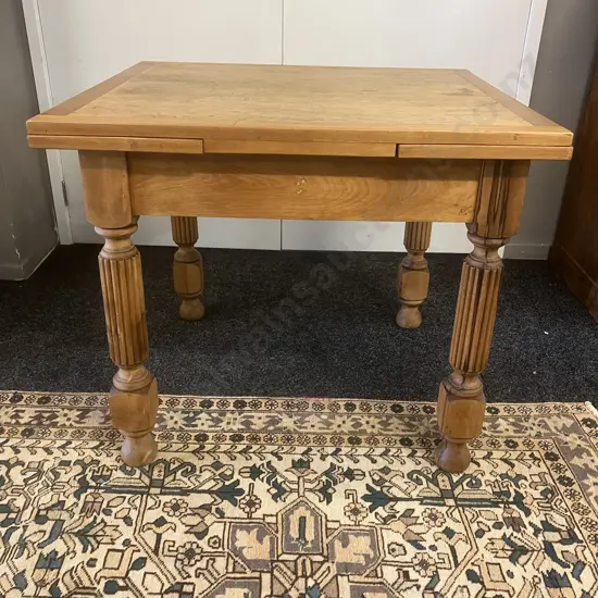 Antique Oak Draw Leaf Extension Dining Table. H76 W90 / 148 D83cm