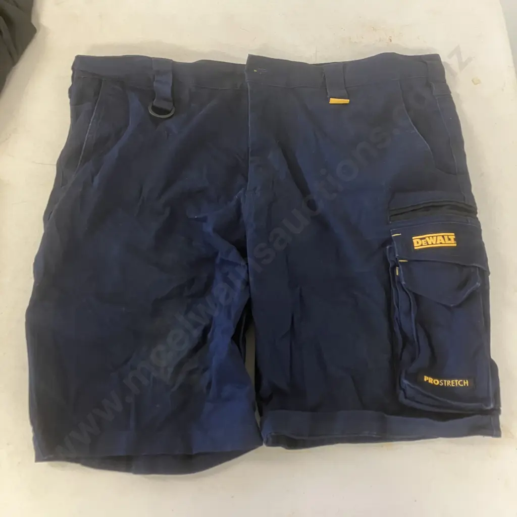 DeWalt Size 38 Shorts Image 1++