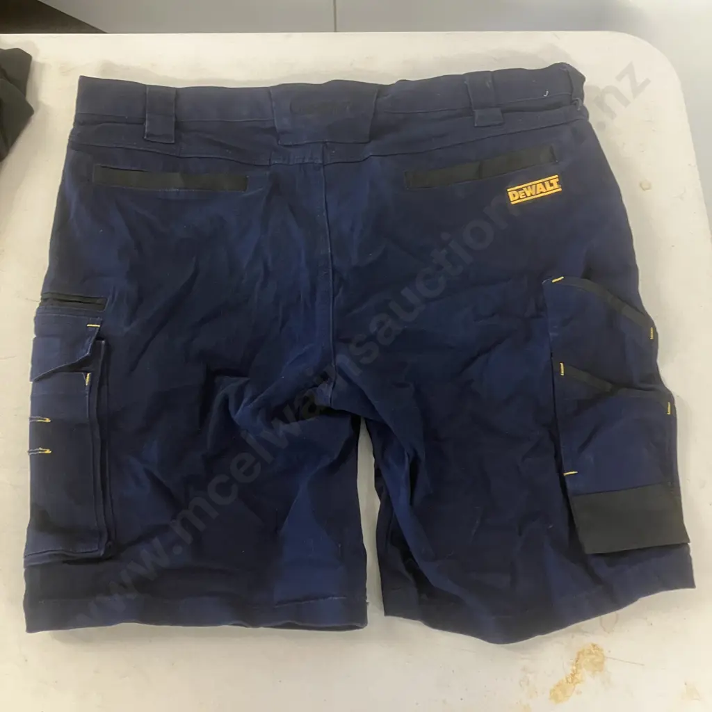 DeWalt Size 38 Shorts Image 1++