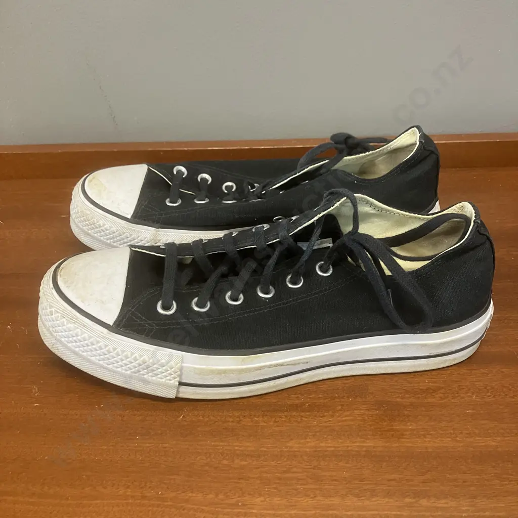 Converse Chuck Taylor All Star Unisex Low-top Sneakers Sz UK7 Image 1++