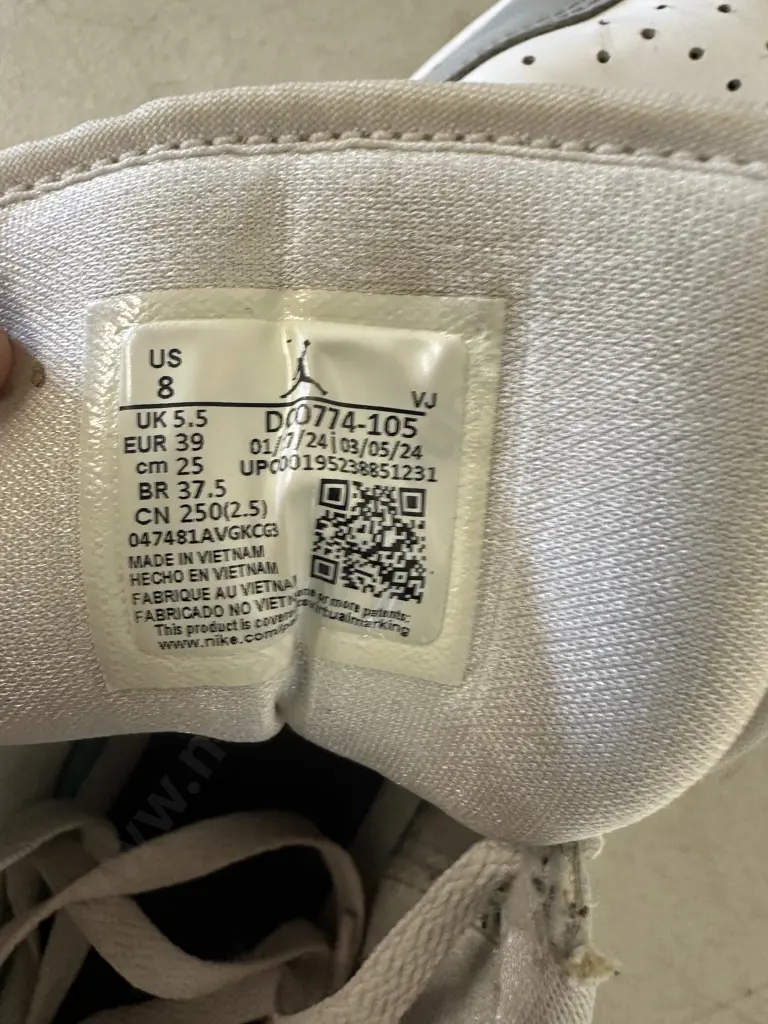 Pair Of Ladies Nike Shoes Size US8 Image 1++