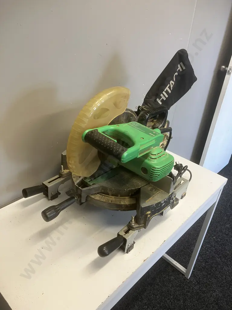 Hitachi Koki 1520W 255mm Compound Mitre Saw C10FCE2 With a Very Rusty Folding Mitre Saw Stand Image 1++