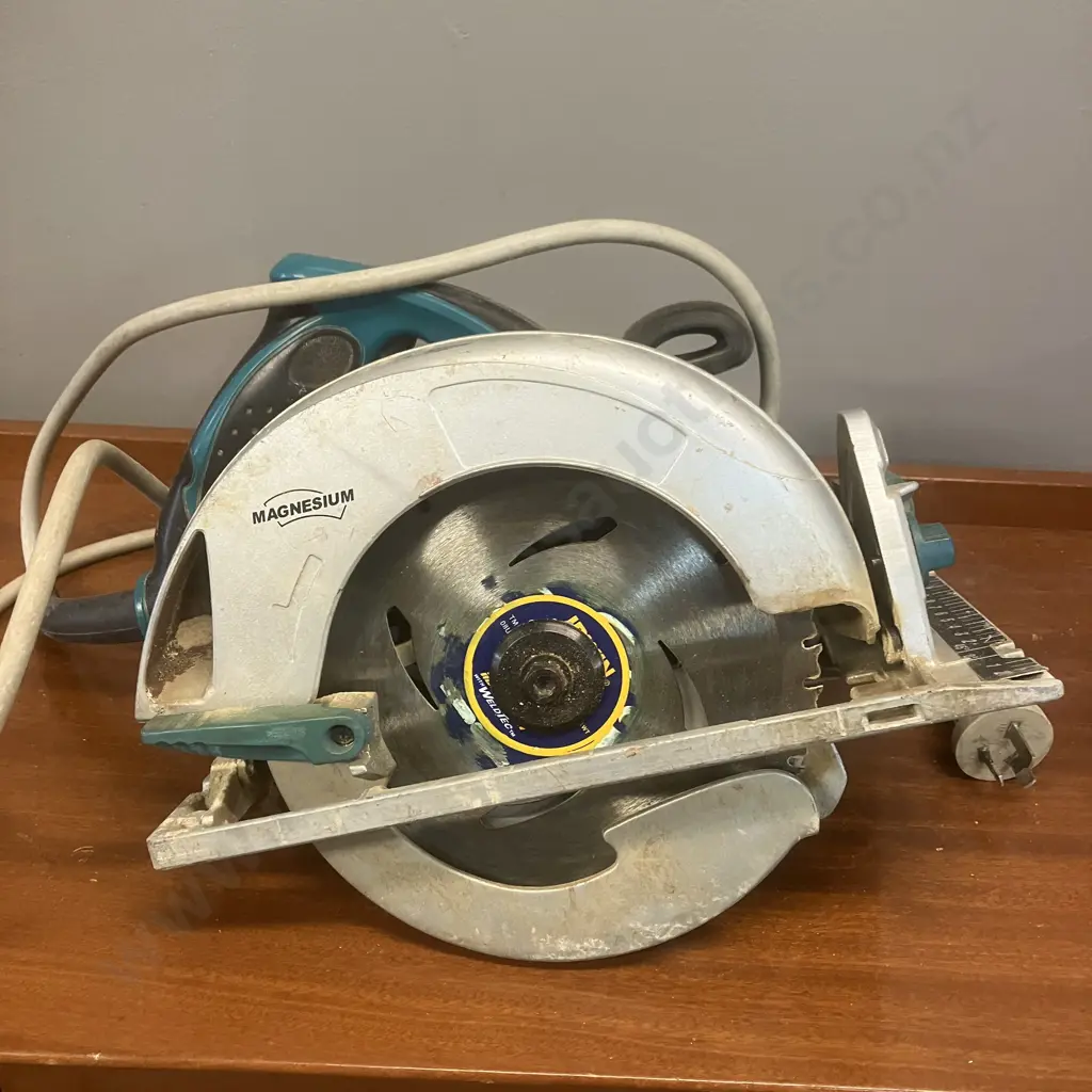 Makita 5007MGK 185mm (7-1/4") Circular Saw With New Blade In Moulded Case Image 1++