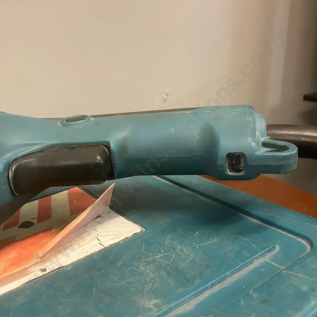 Makita HP2070F 3/4 inch Hammer Drill with L.E.D. Light With Assorted Quality Drill Bits In Case Image 1++