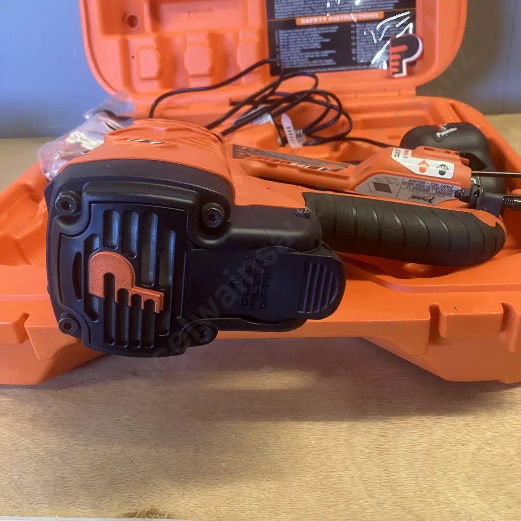 Paslode IM250A 16Ga Cordless Angled Finish Nailer, 2 x Batteries, Charger, Manual, Brads Etc In Moulded Case Image 1++