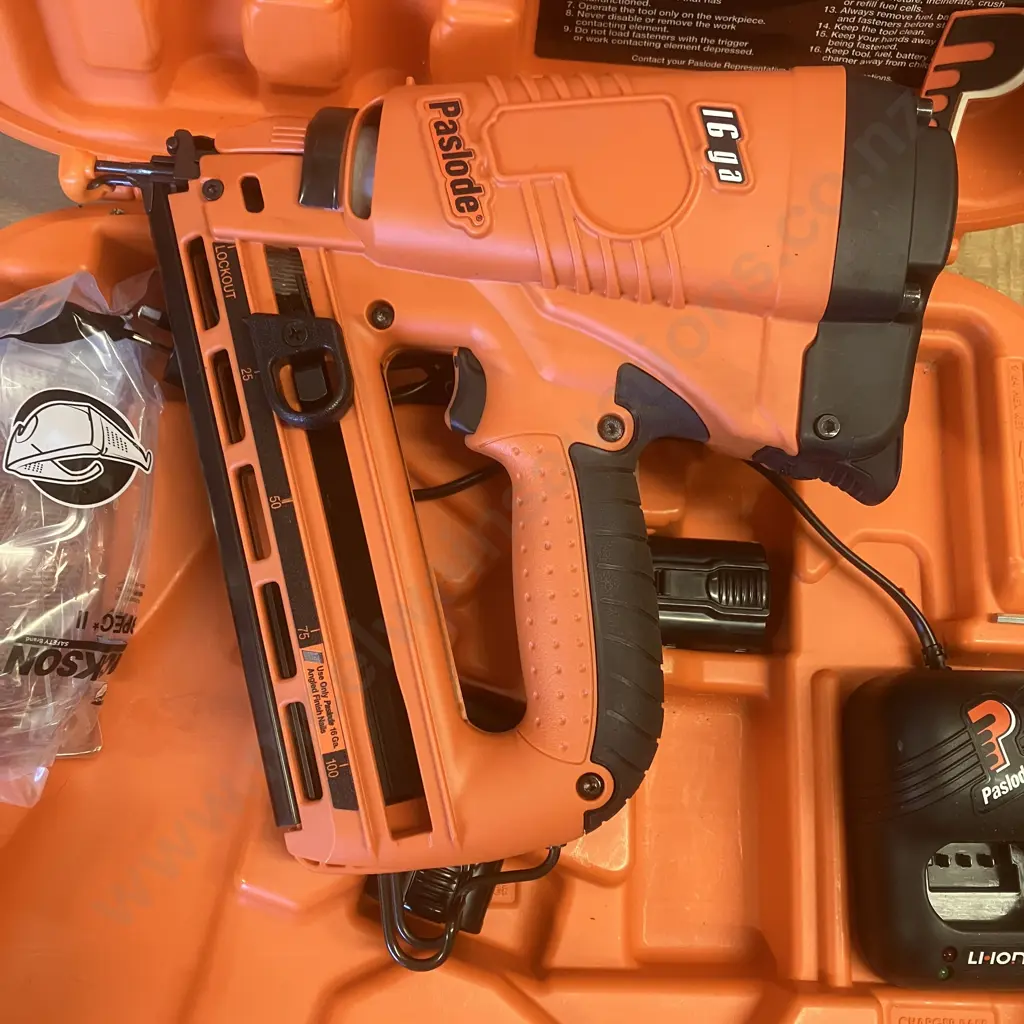 Paslode IM250A 16Ga Cordless Angled Finish Nailer, 2 x Batteries, Charger, Manual, Brads Etc In Moulded Case Image 1++