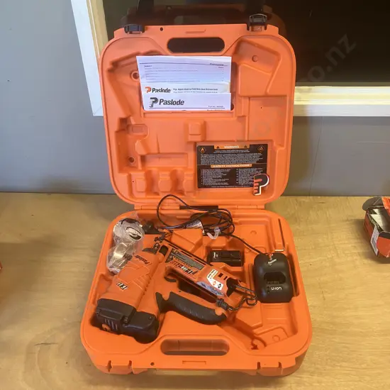 Paslode IM250A 16Ga Cordless Angled Finish Nailer, 2 x Batteries, Charger, Manual, Brads Etc In Moulded Case