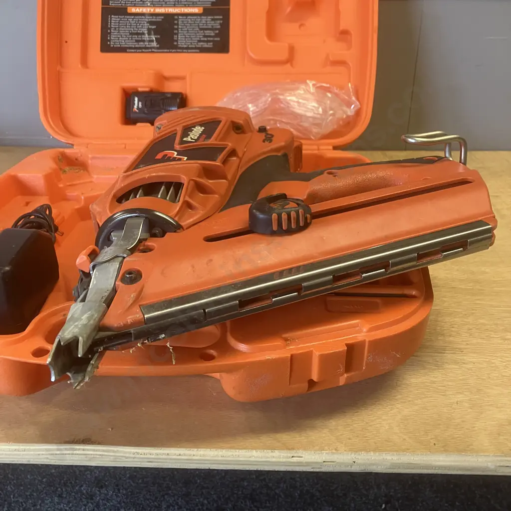 Paslode B20543 Impulse FrameMaster-Li 30 Degree Framing Nailer, 2 x Batteries, Charger, Manual, In Moulded Case Image 1++