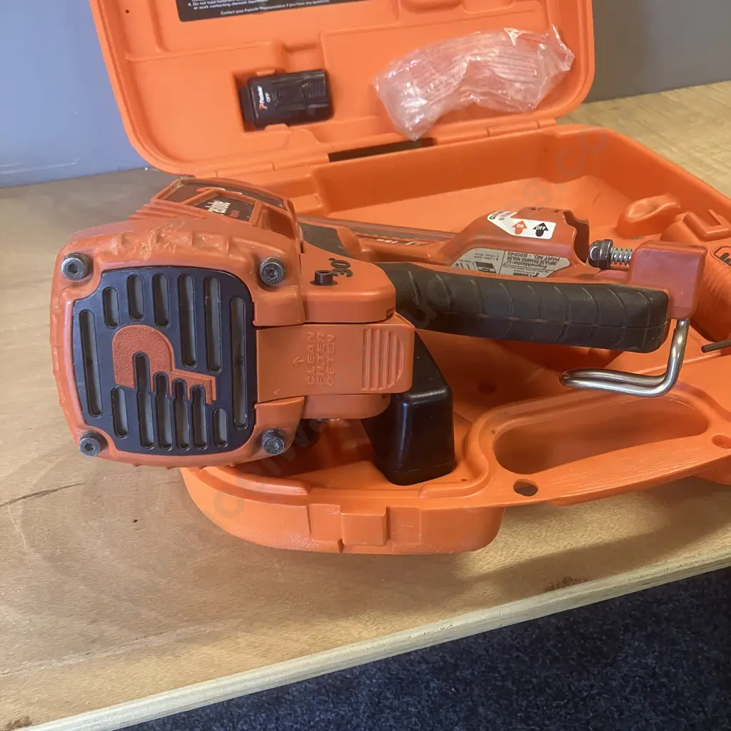Paslode B20543 Impulse FrameMaster-Li 30 Degree Framing Nailer, 2 x Batteries, Charger, Manual, In Moulded Case Image 1++