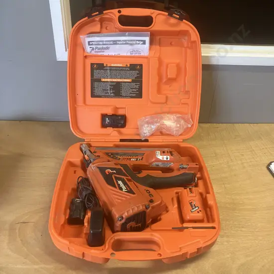 Paslode B20543 Impulse FrameMaster-Li 30 Degree Framing Nailer, 2 x Batteries, Charger, Manual, In Moulded Case