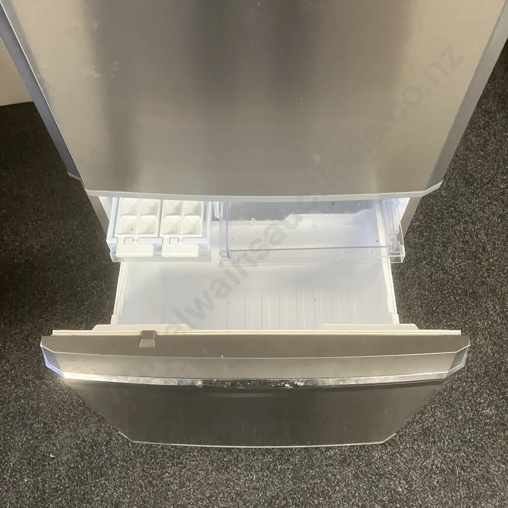 Mitsubishi 390 Litre Fridge Freezer MR-BF390C-ST-A Image 1++