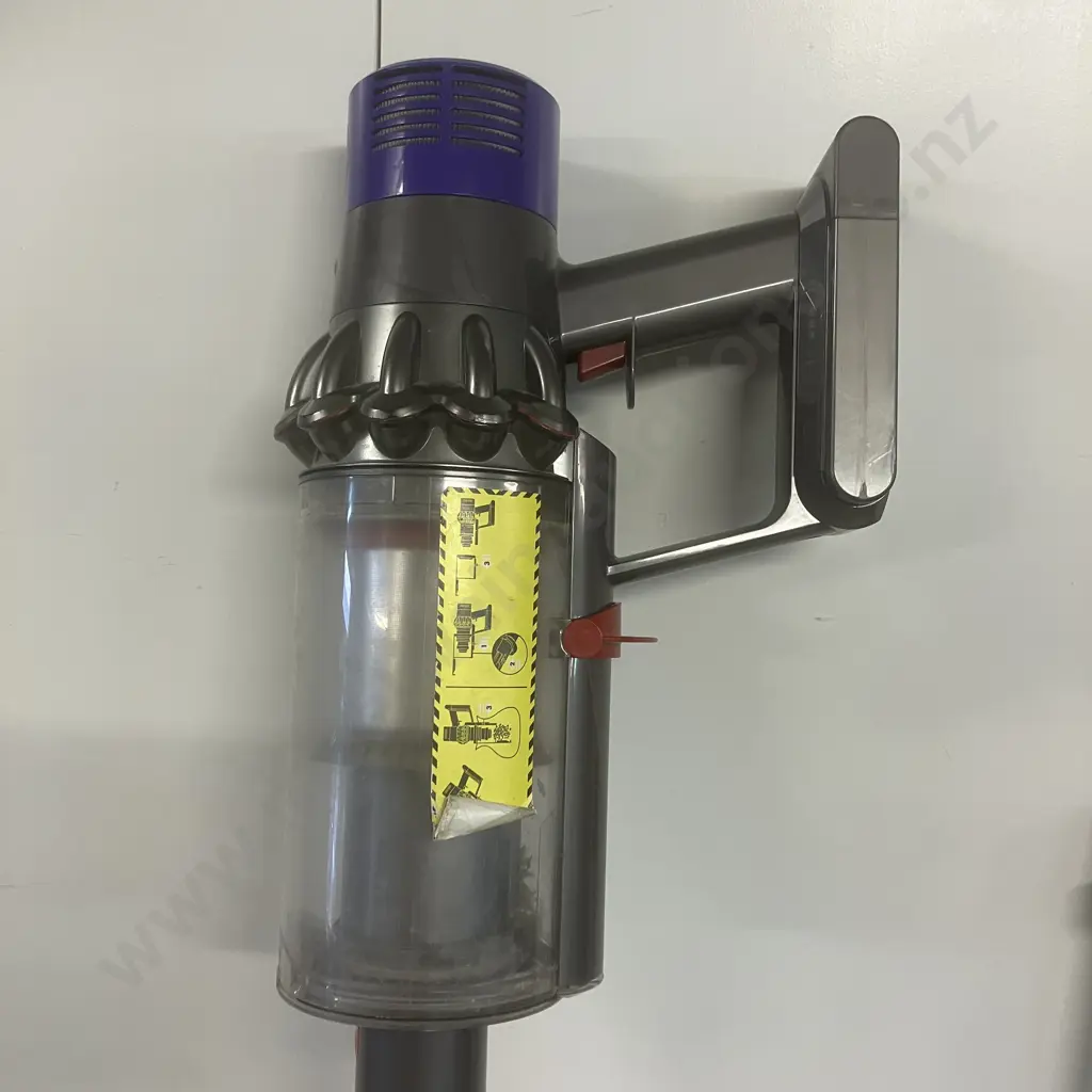 Dyson V10 (SV12) Cyclone Cordless Vacuum Cleaner with Accessories & Charging Dock Image 1++