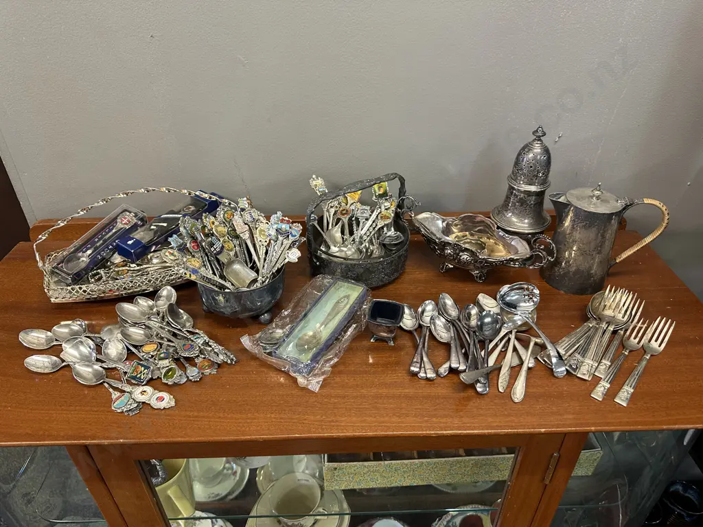 Large Assortment Of Collectors Teaspoons, Silverware Etc Image 1++