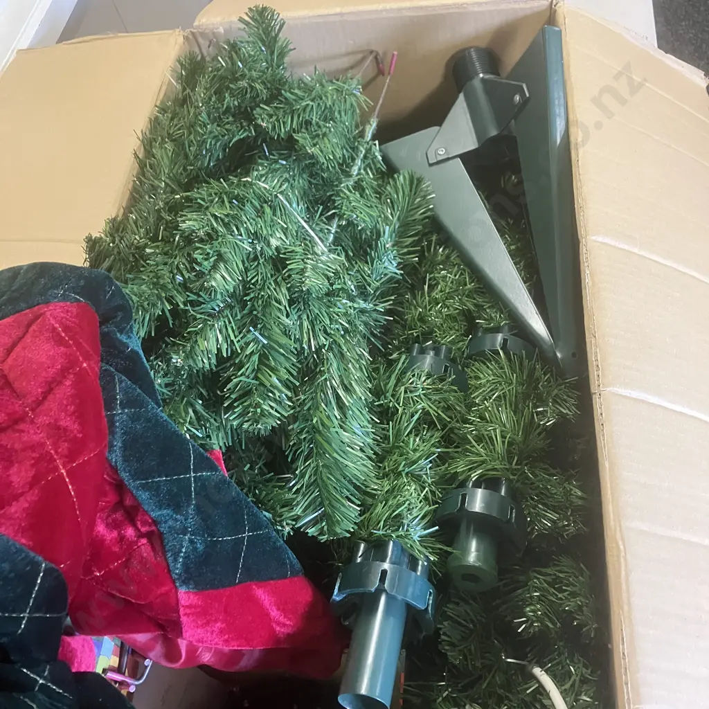 David Jones Christmas Tree - Green 6'5" With Tree Skirt, Lights, Power Board & Instructions Image 1++