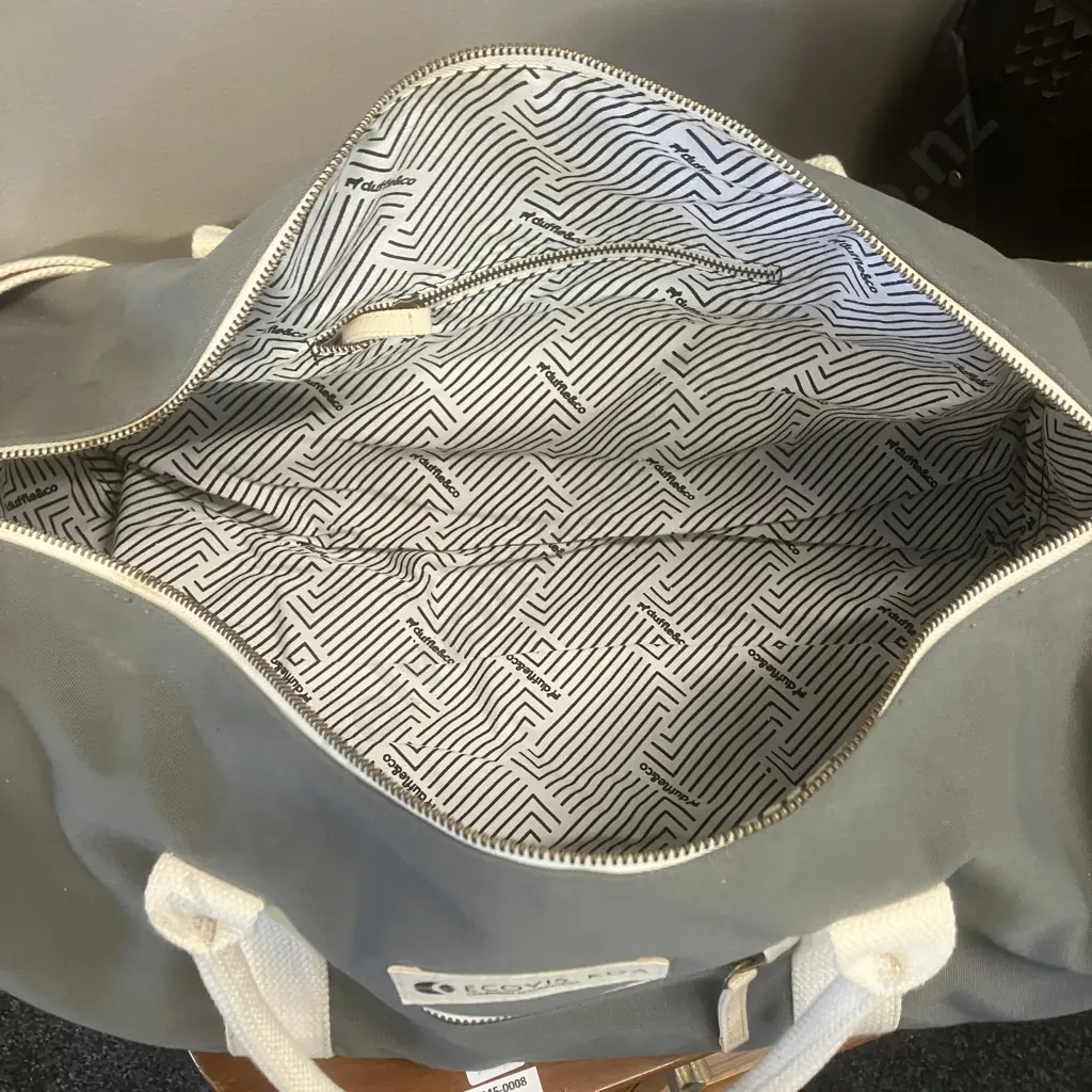 Intrepid Rolling Luggage 56cm Burgundy With duffle&co Duffle Bag Image 1++