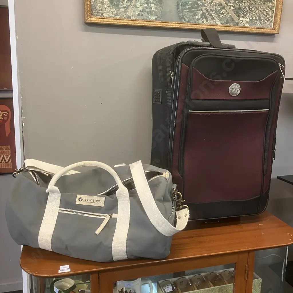 Intrepid Rolling Luggage 56cm Burgundy With duffle&co Duffle Bag Image 1++
