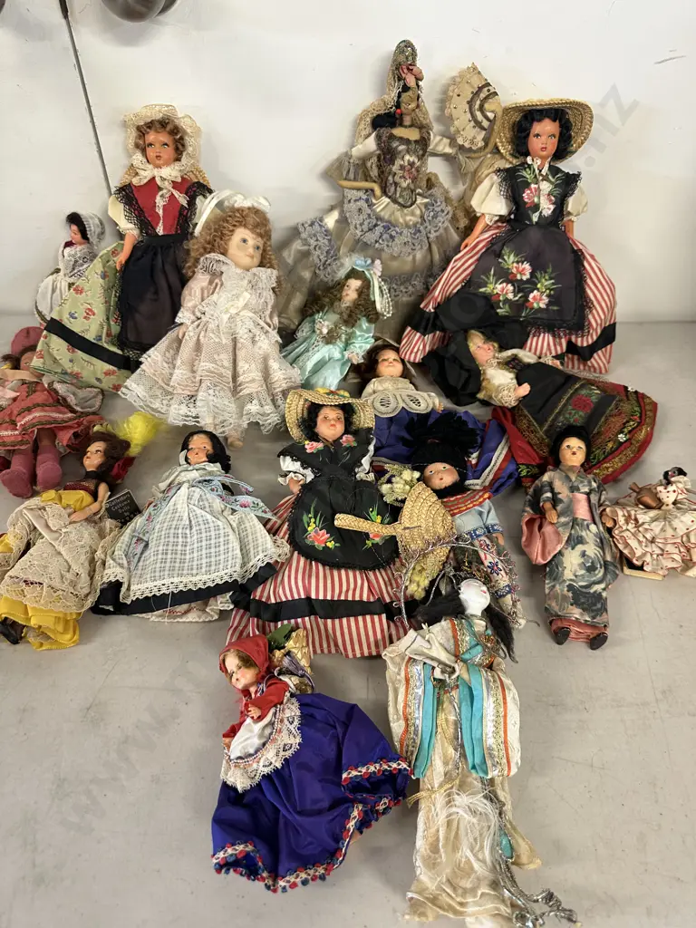 Selection Of Vintage Costume Dolls Of The World Image 1++
