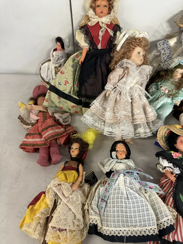Selection Of Vintage Costume Dolls Of The World Image 1++