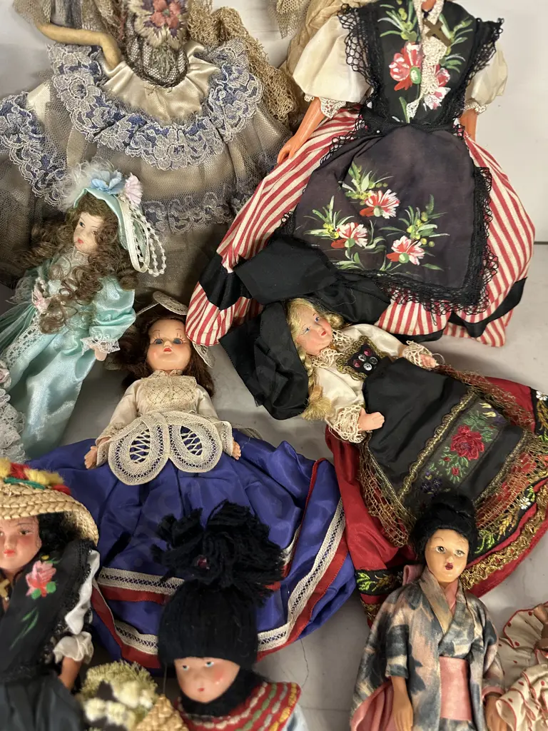 Selection Of Vintage Costume Dolls Of The World Image 1++