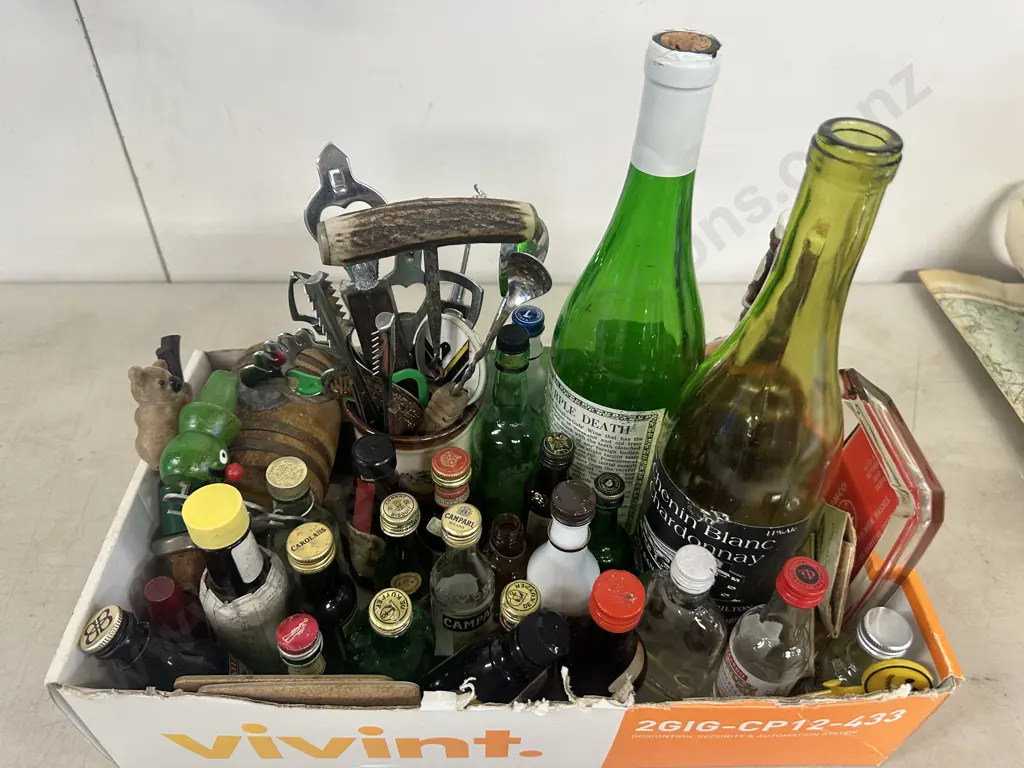 Selection Of Vintage Bar Sundries Image 1++