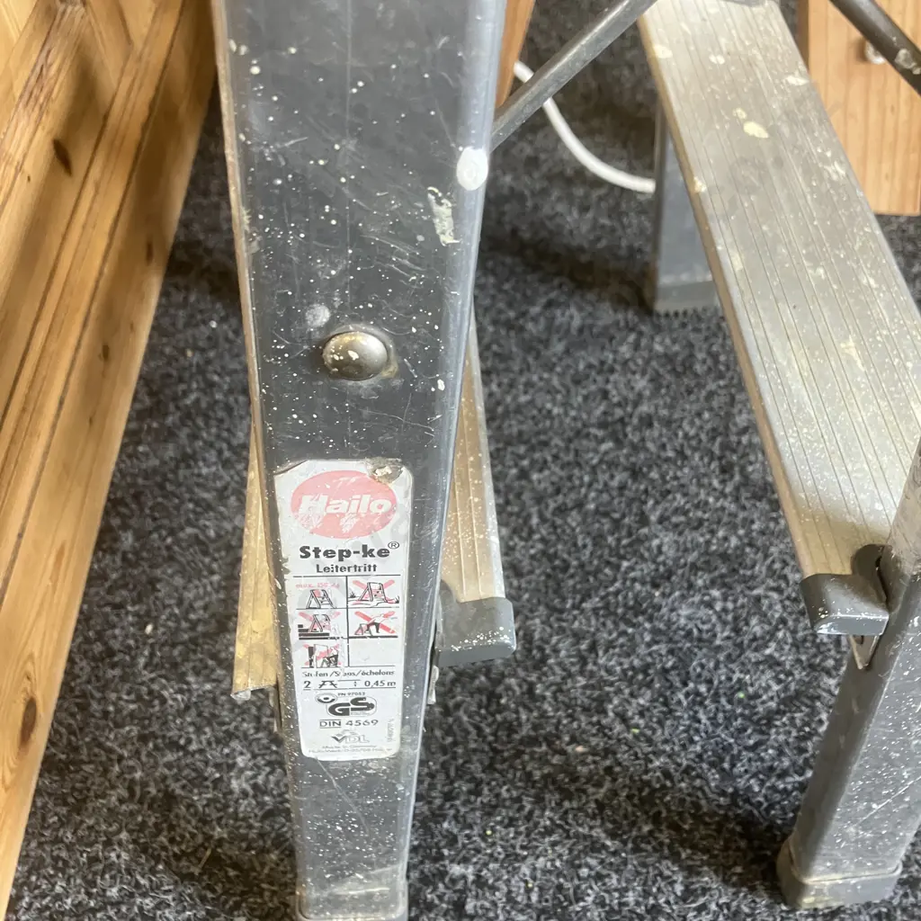Hailo Step-Ke 2 Step & 67cm Wooden Stepladder Image 1++