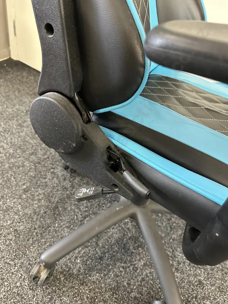 ONEX GX220 Air Gaming Chair Black & Blue (Seat Starting to Split & Back Loose) Image 1++